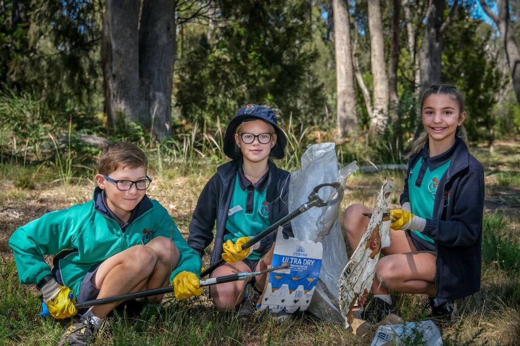 Cooper McQueen 10, Evie Driessen 10, and Zoe Weeding 10, at the Norwood Primary School Catch it in the Catchment clean-up event. Picture by Craig George