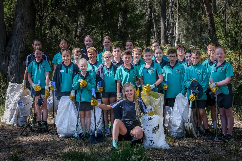 Jade Newstead 12, with Norwood Primary School pupils at the Catch it in the Catchment clean-up event. Picture by Craig George