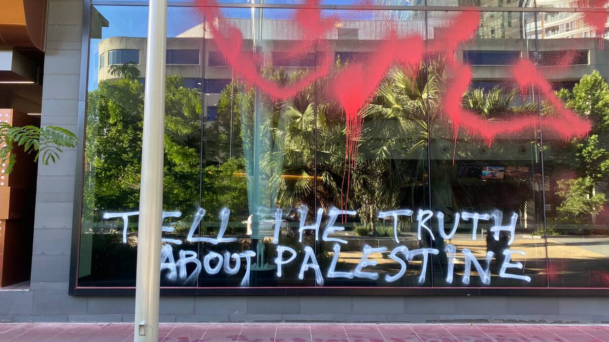 "Tell the truth about Palestine" was spray painted on the office windows. Picture via X/@lukesdundon