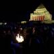 A large crowd gathered outside the Shrine of Remembrance in Melbourne in chilly temperatures. (Con Chronis/AAP PHOTOS)