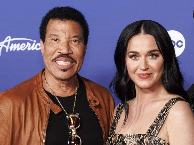 Lionel Richie, 73, poses with girlfriend Lisa Parigi, 33, before Rock &  Roll Hall of Fame induction | Daily Mail Online