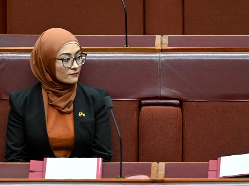 Senator Fatima Payman has been given the cold shoulder by her caucus colleagues. (Lukas Coch/AAP PHOTOS)