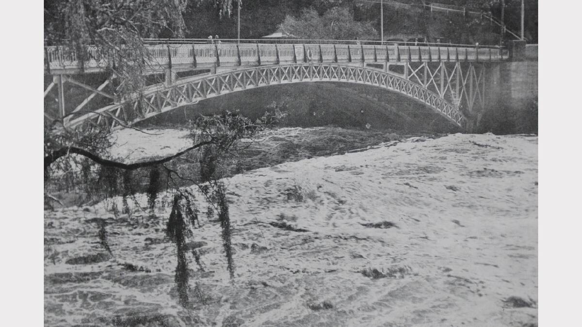 1929 Floods: The swirling torrents as they rush beneath the Cataract Bridge, over which traffic had to be temporarily modified. The Weekly Courier, April 17, 1929.