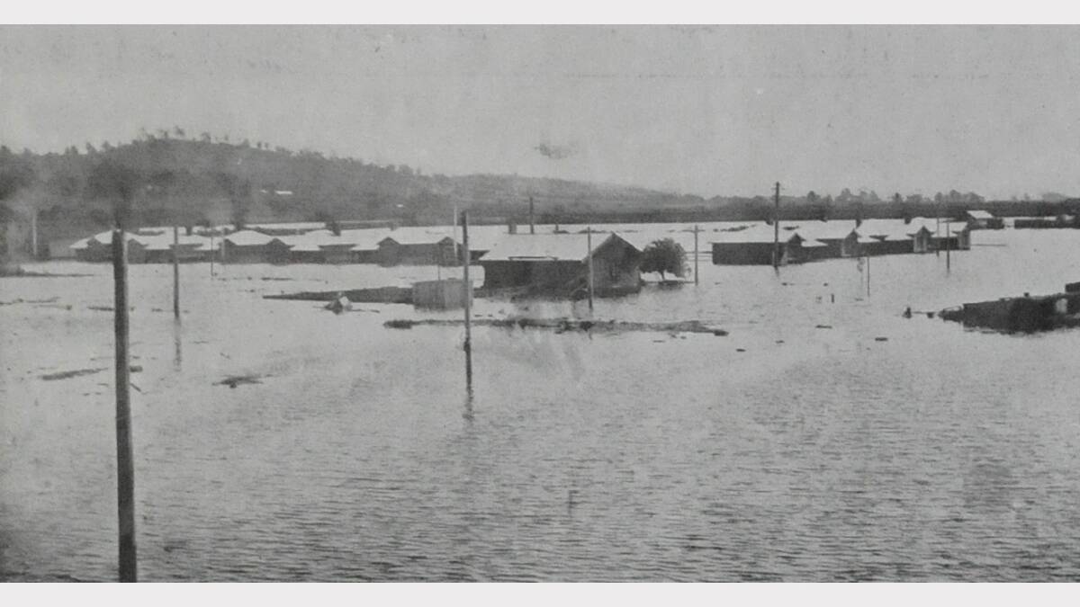 1929 Floods: The inundated terrace of houses to the north of Rapsonia. The Weekly Courier, April 17, 1929
